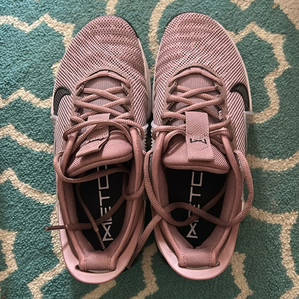 Nike women’s metacon